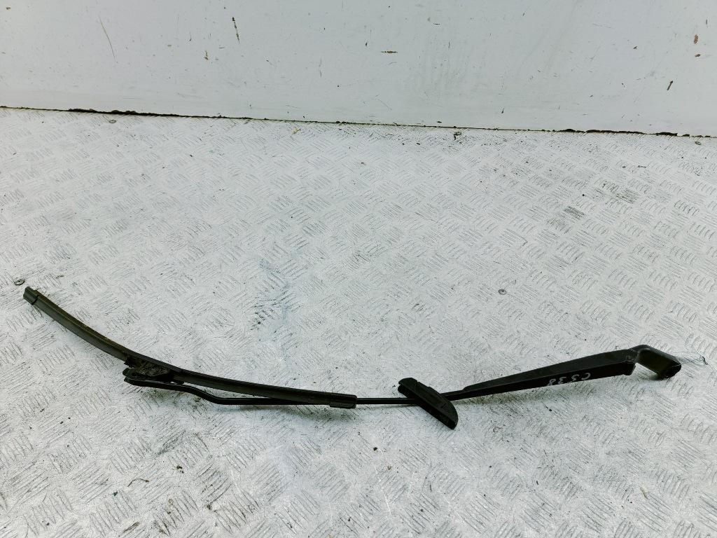 Поводок стеклоочистителя передний правый
