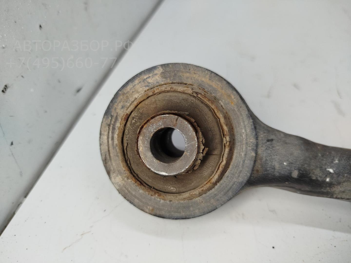 Рычаг передний левый