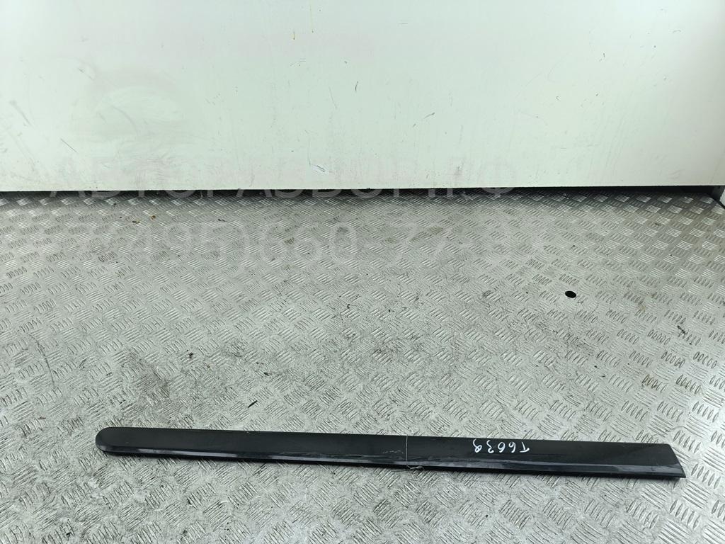 Накладка двери передней правой