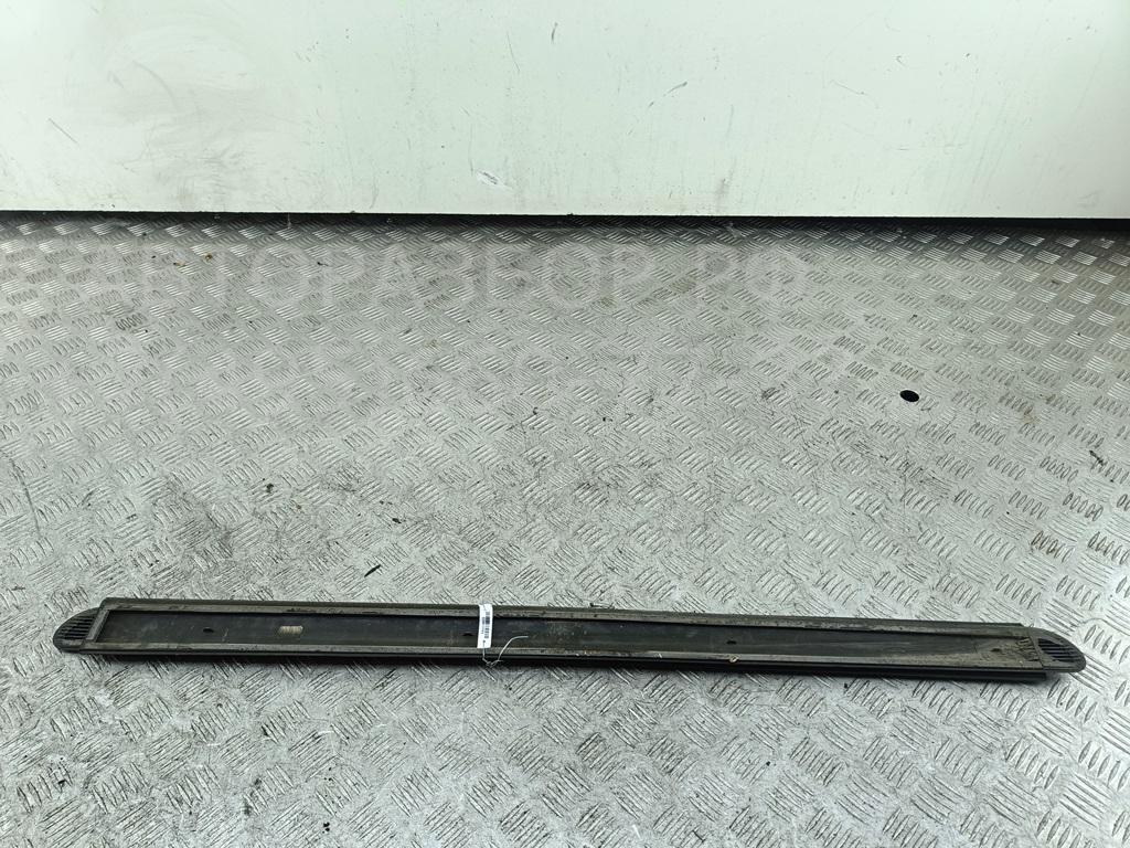 Накладка двери передней правой