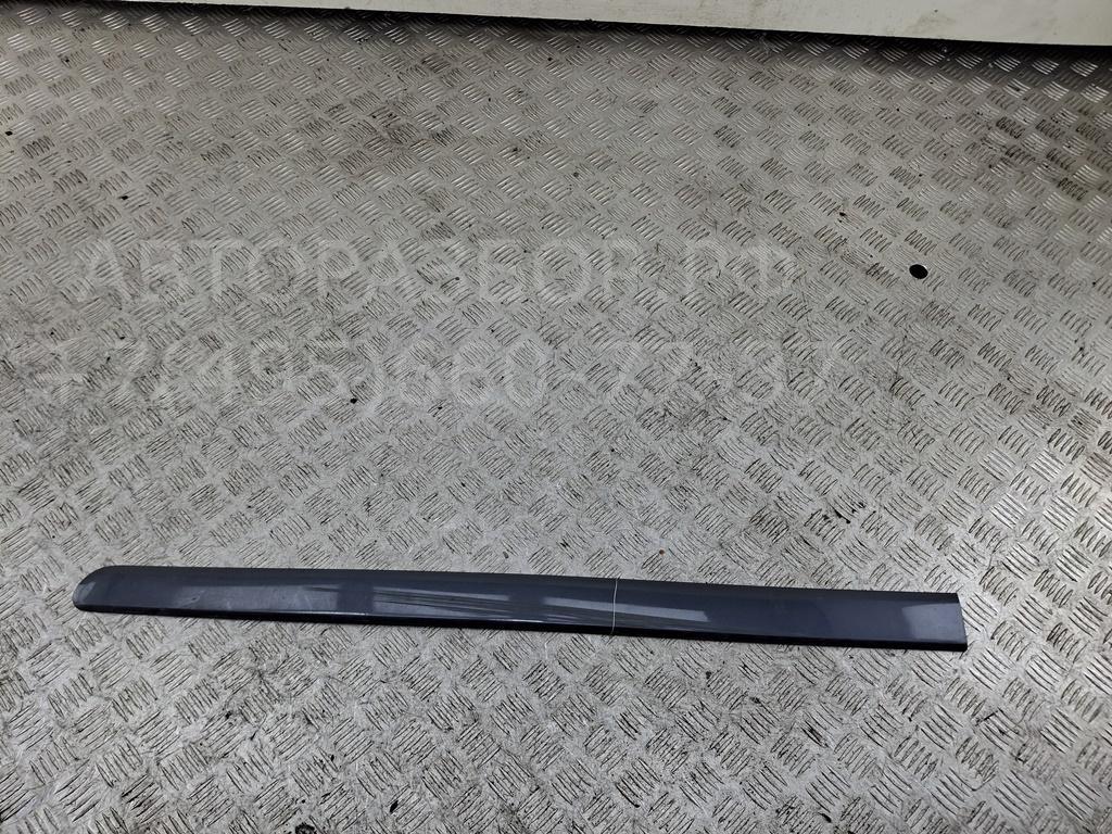 Молдинг двери передней левой