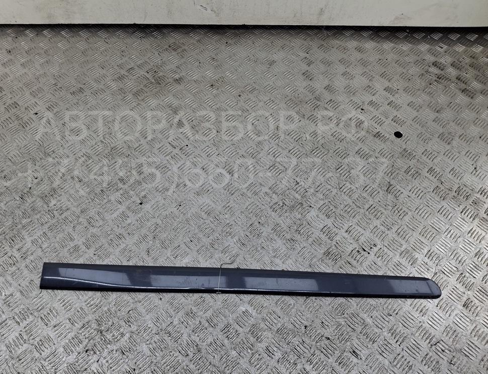 Накладка двери передней правой