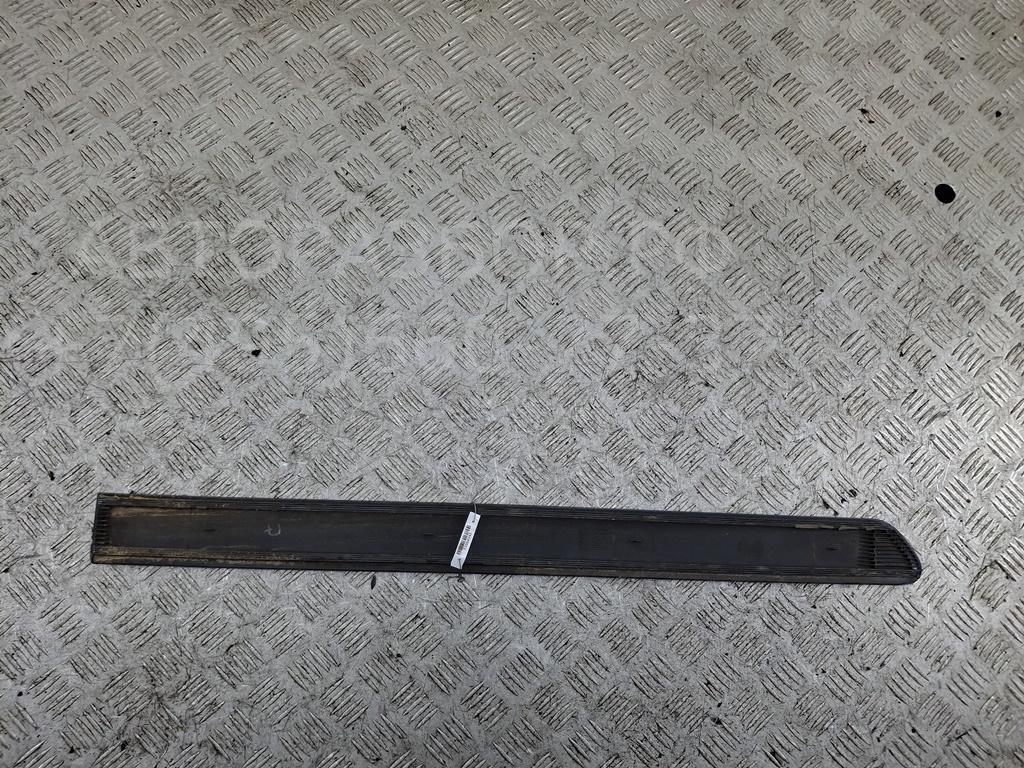 Накладка двери задней левой