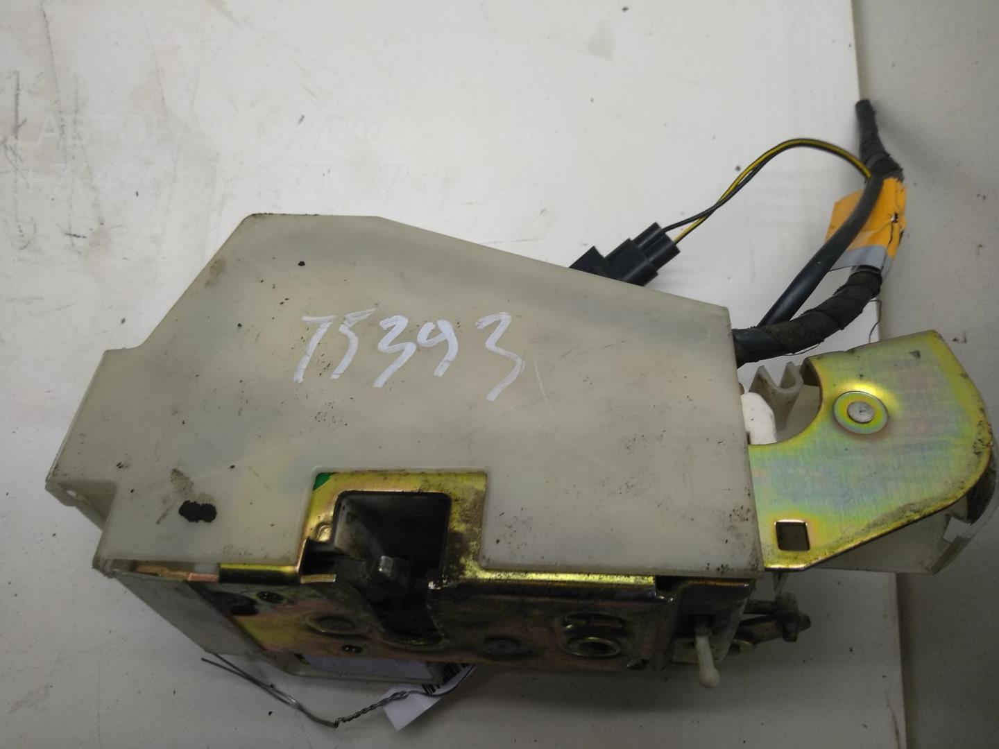 Замок двери задней левой