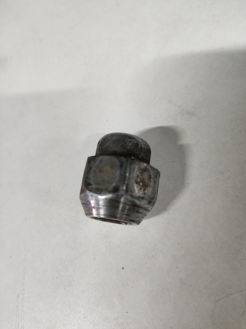 Болт колесный