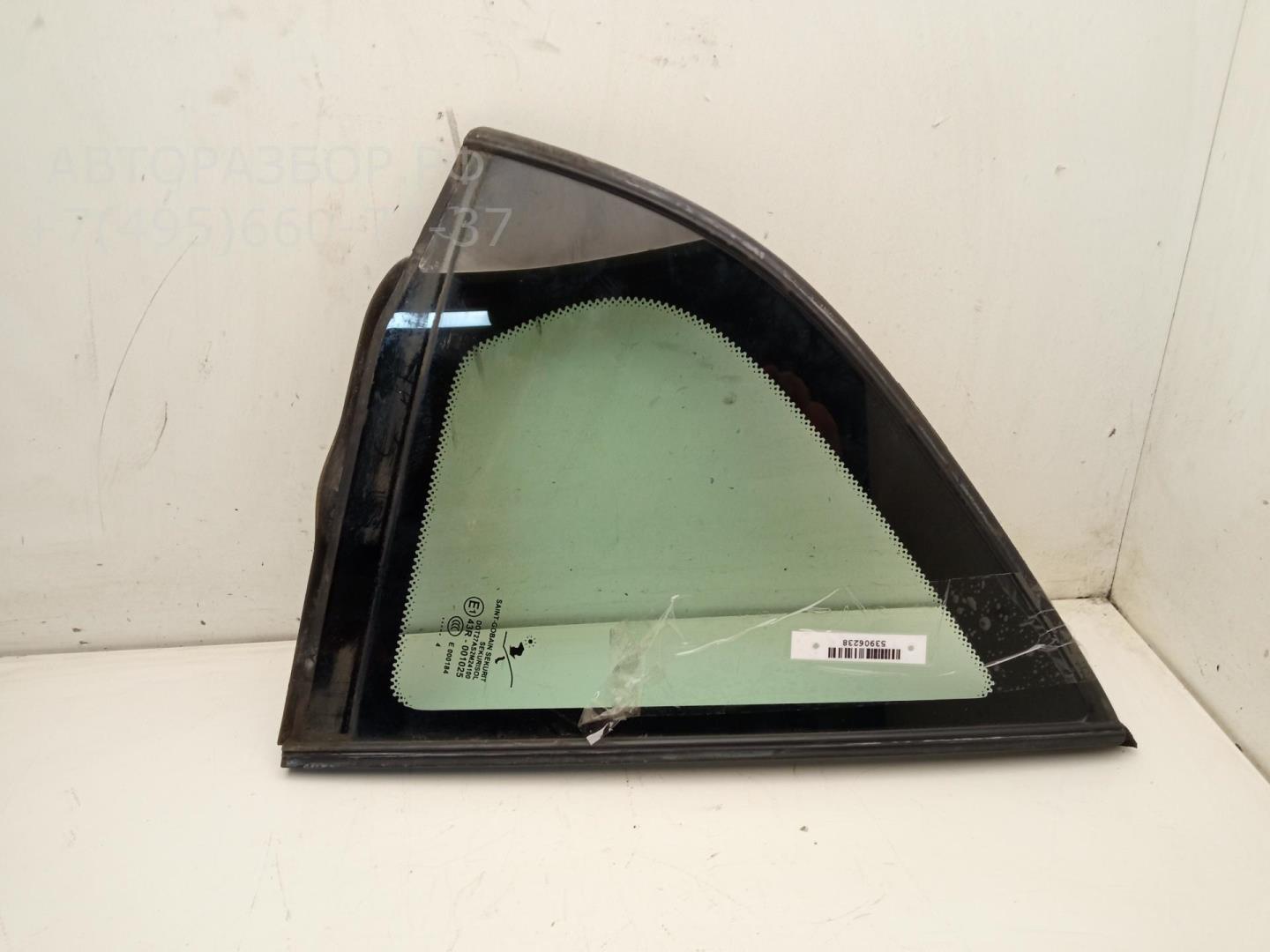 Стекло двери задней правой (форточка)