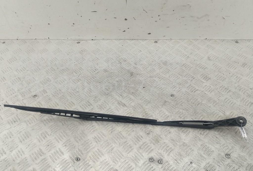 Поводок стеклоочистителя передний левый