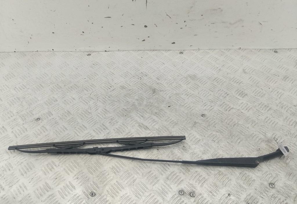 Поводок стеклоочистителя передний левый