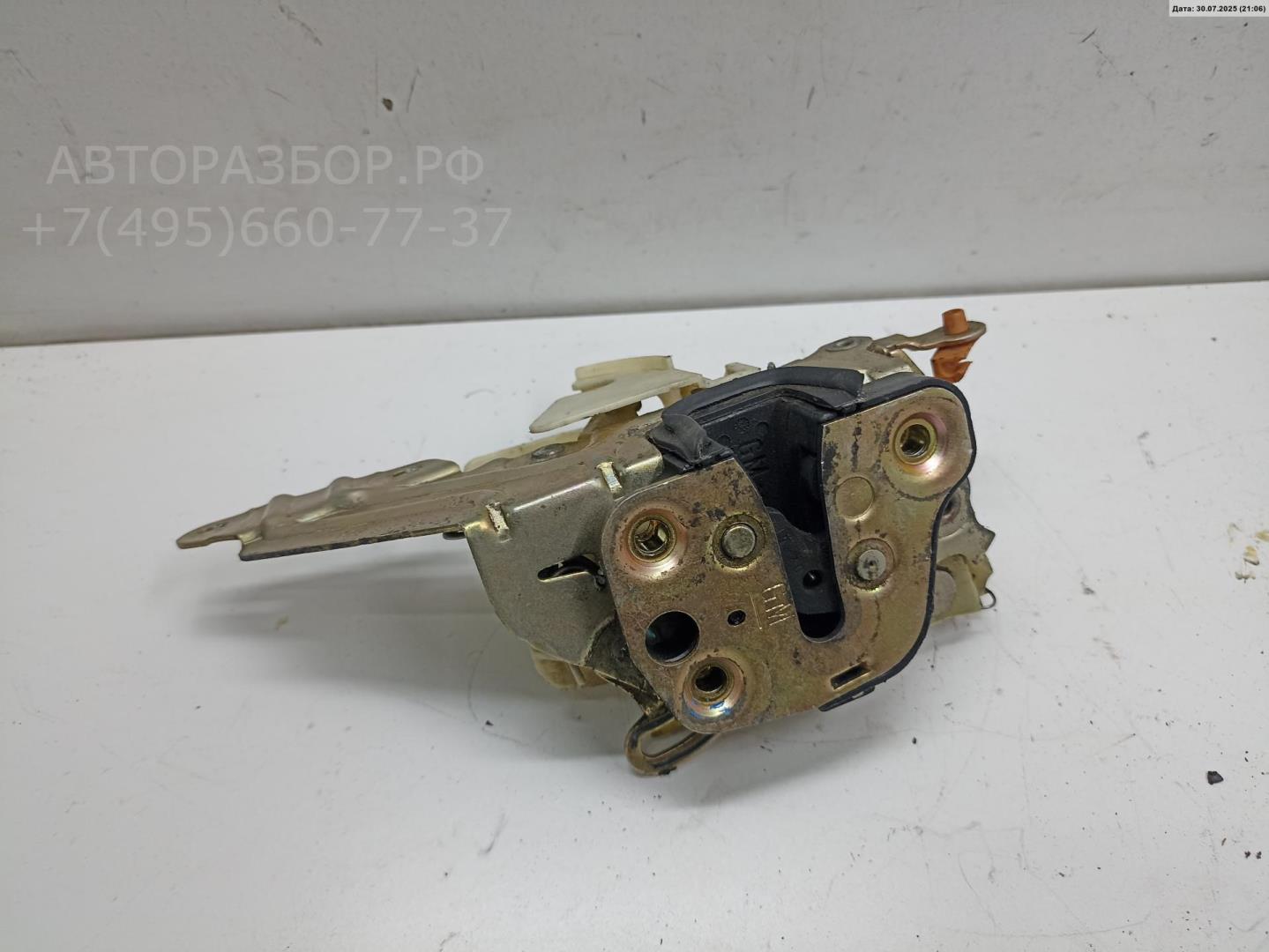 Замок двери передней правой