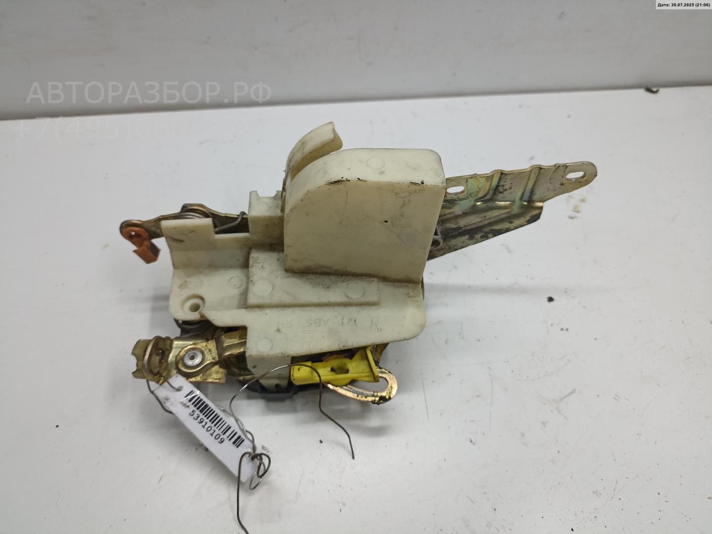 Замок двери передней правой