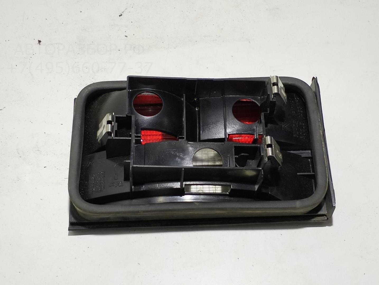 Фонарь задний внутренний правый