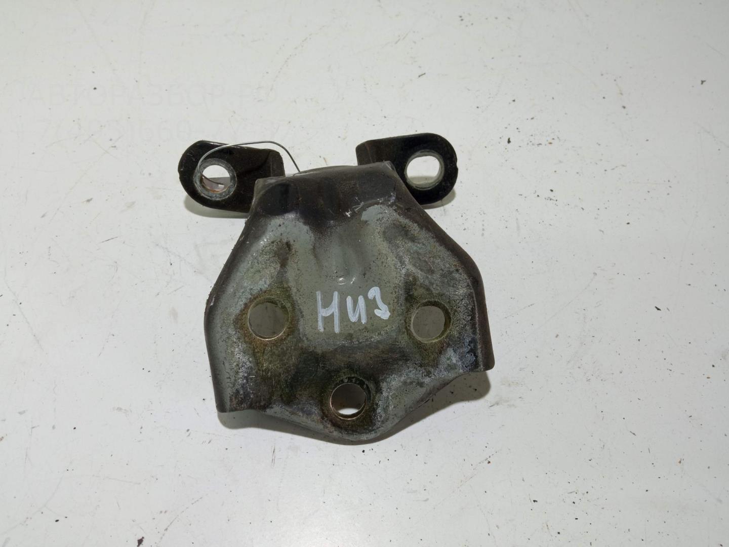 Петля двери