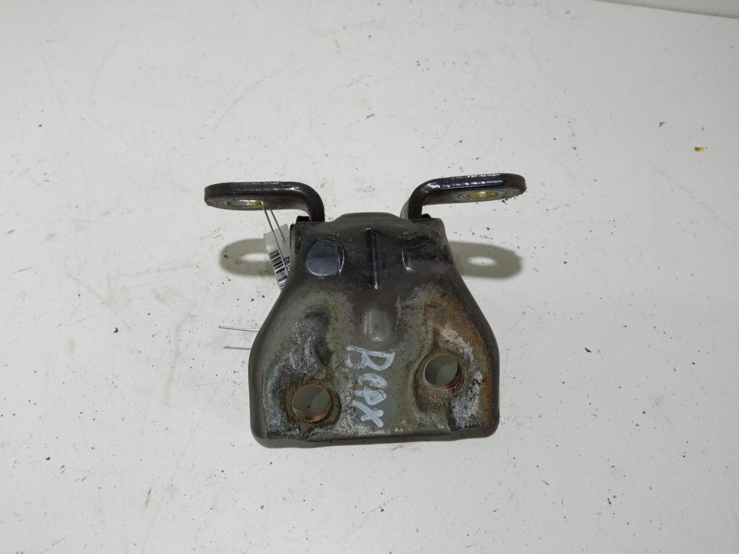 Петля двери