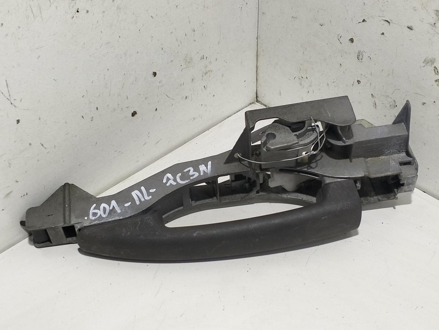 Ручка двери передней наружная левая