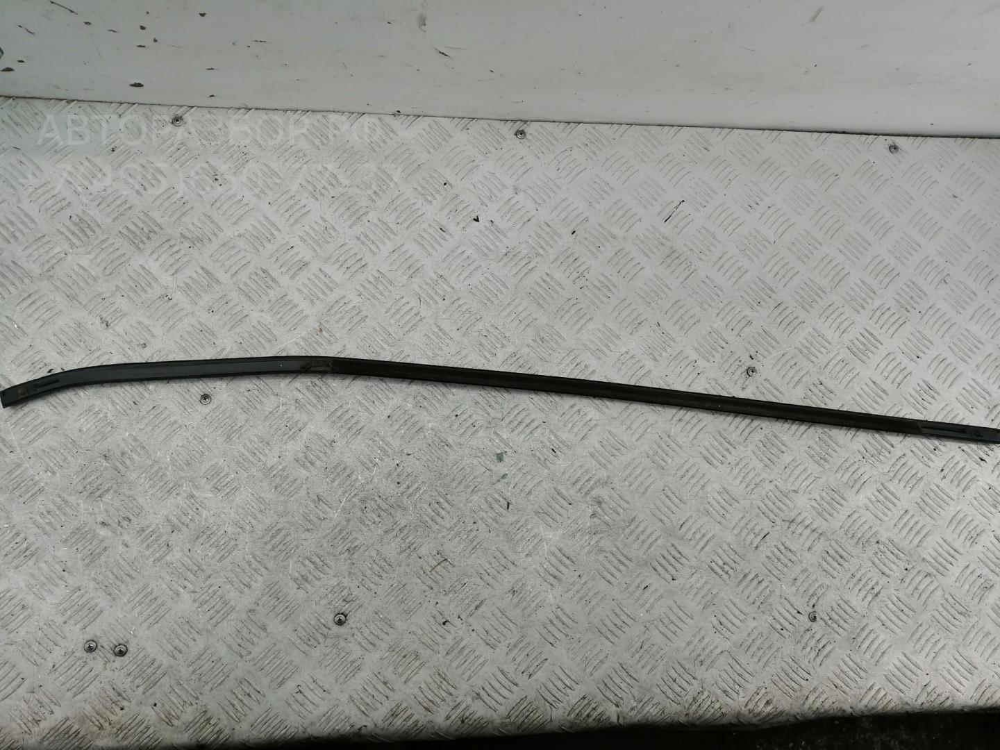 Накладка стекла переднего левого