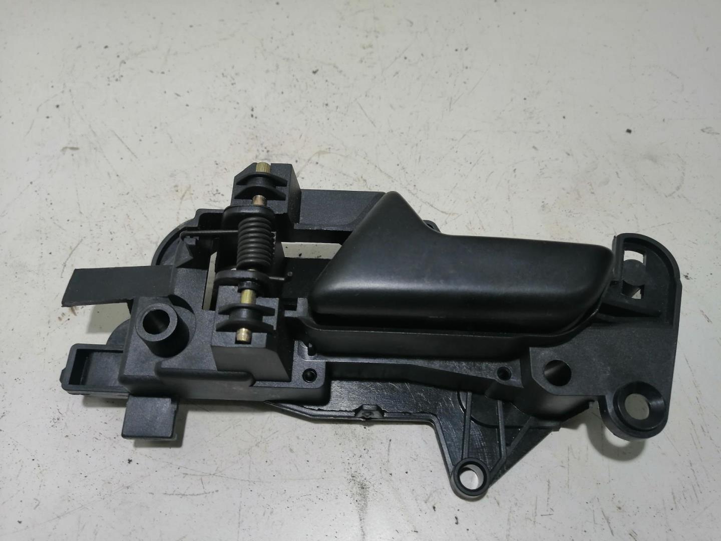 Ручка двери передней внутренняя левая