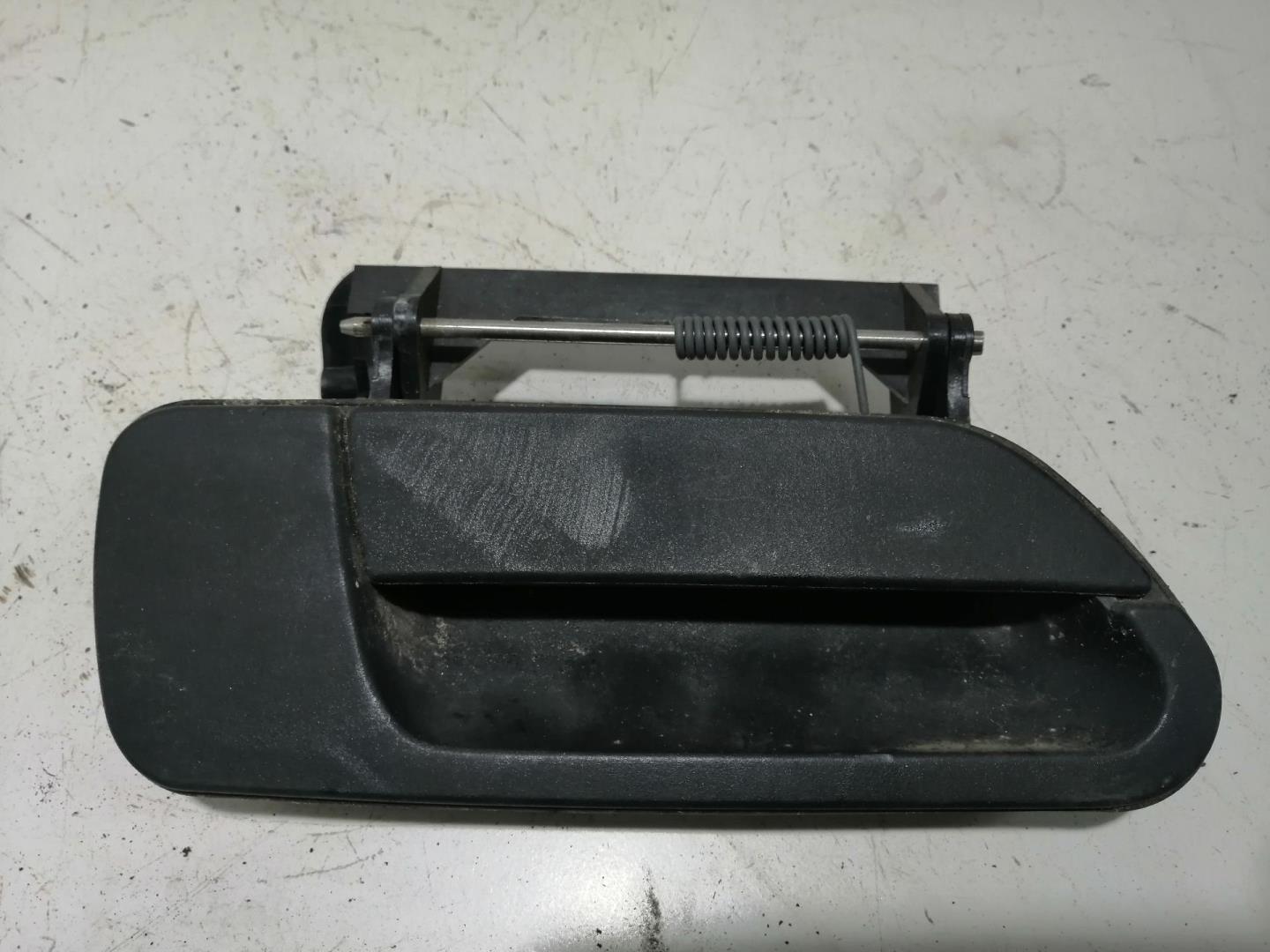 Ручка двери передней наружная правая