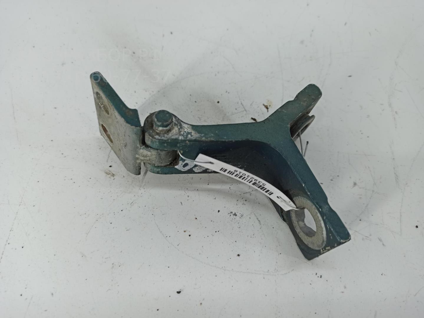 Петля двери