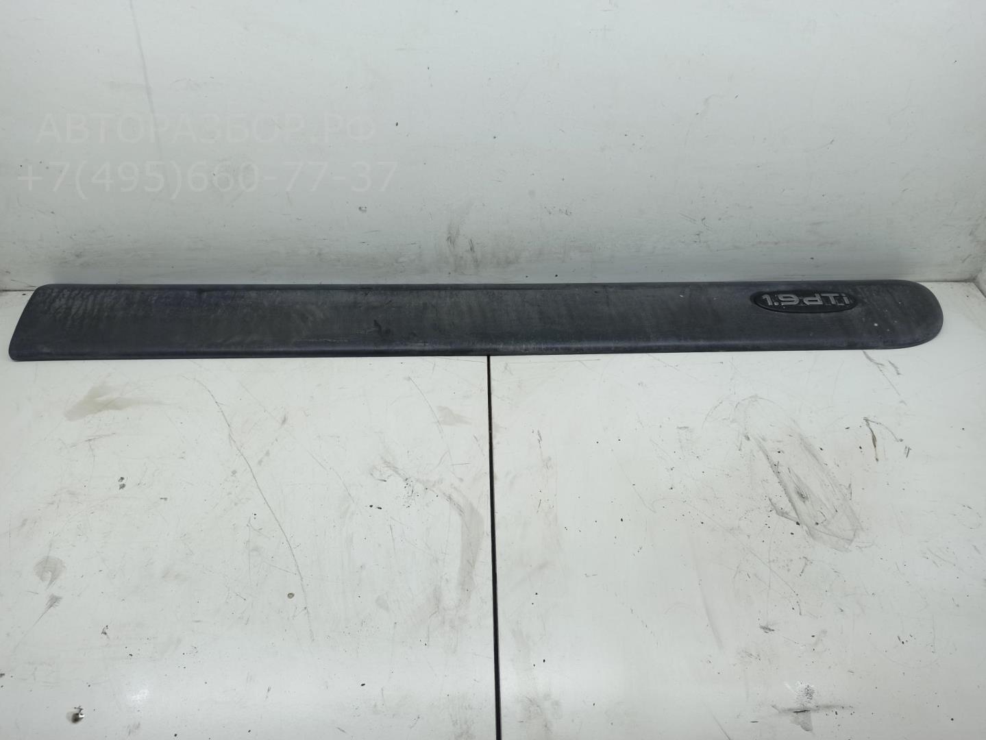 Накладка двери передней правой