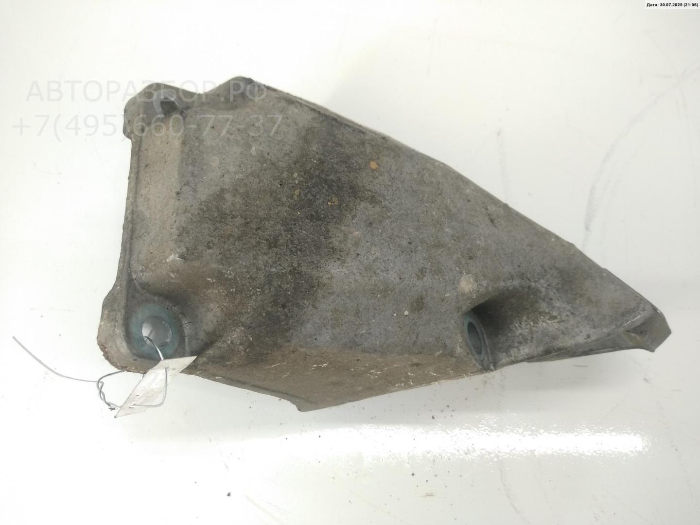 Кронштейн двигателя левый