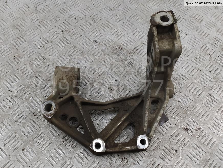 Рычаг передний левый