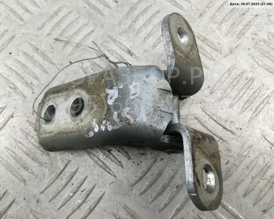 Петля двери