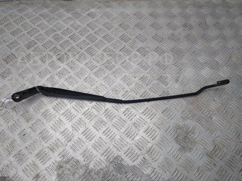 Поводок стеклоочистителя передний правый