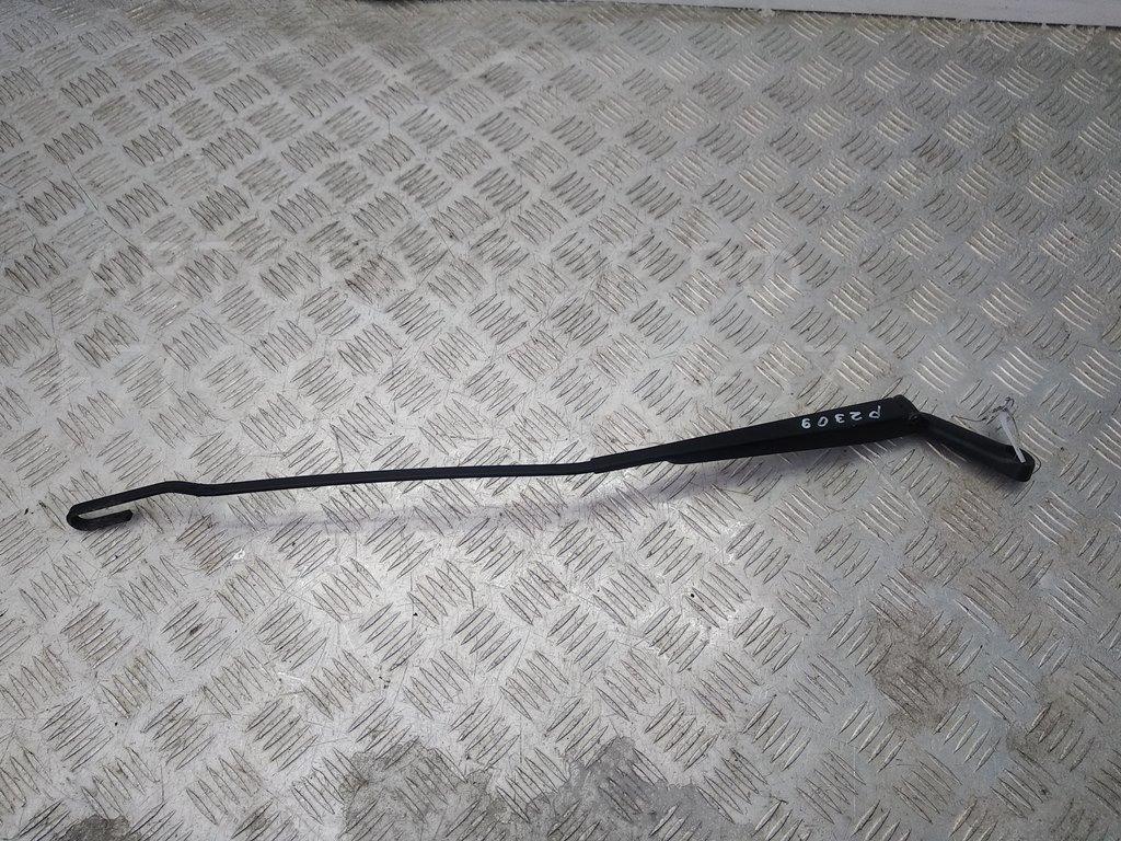 Поводок стеклоочистителя передний правый