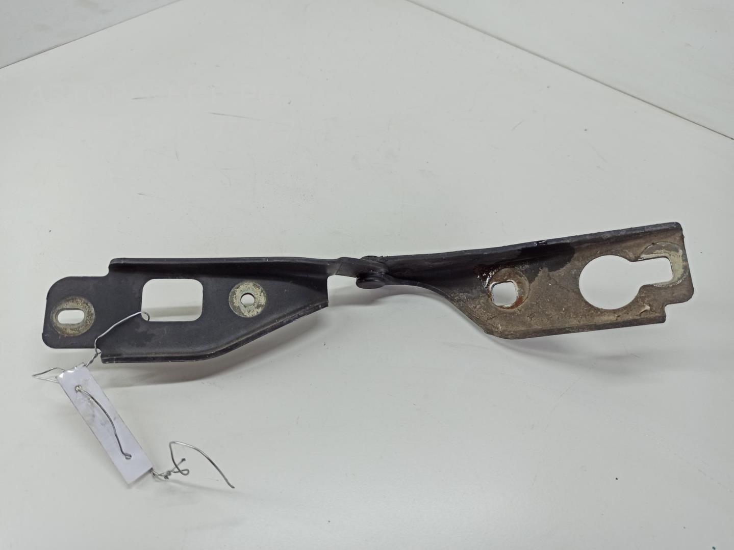 Петля капота левая