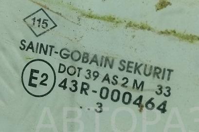 Стекло двери передней правой