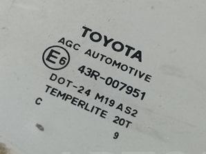 Стекло двери передней правой