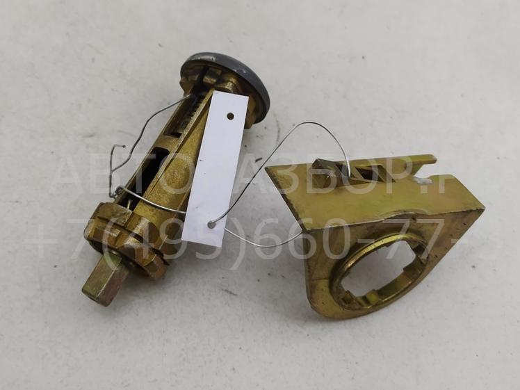 Вставка замка багажника