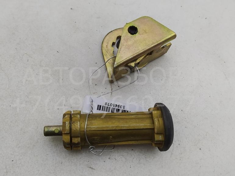 Вставка замка багажника