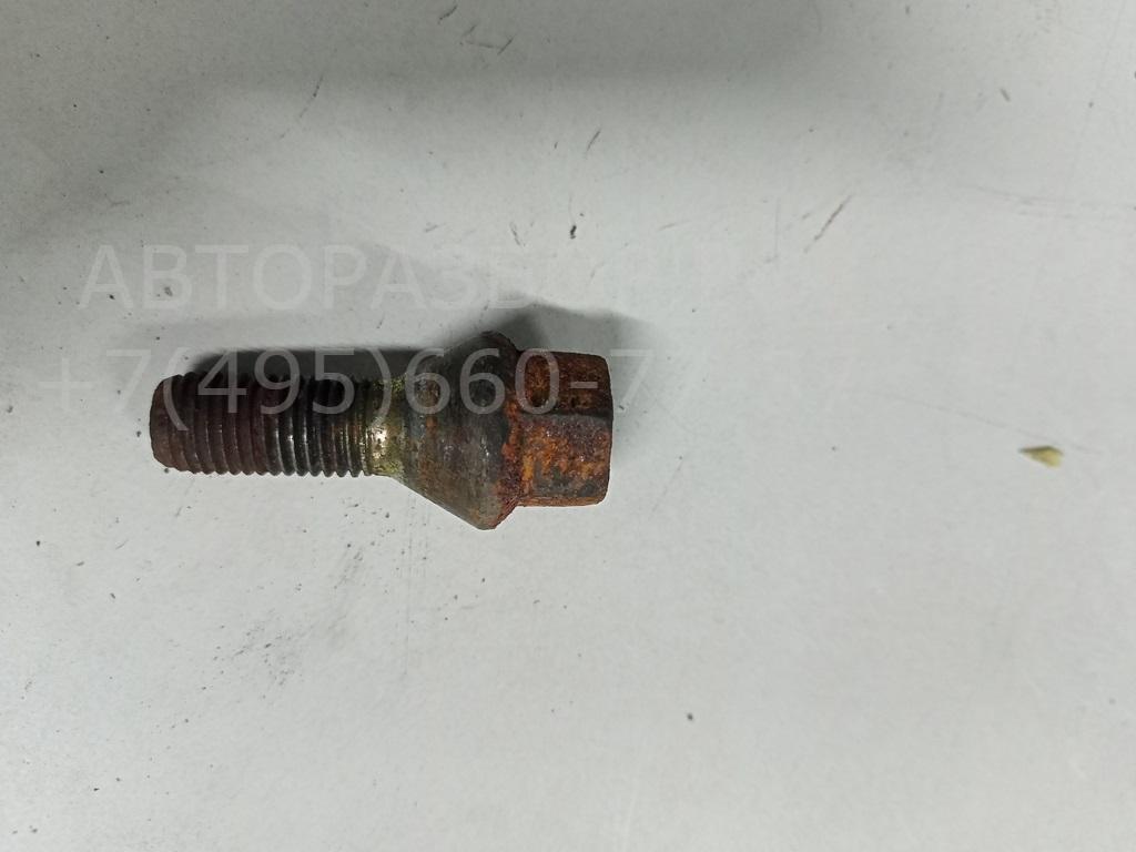 Болт колесный