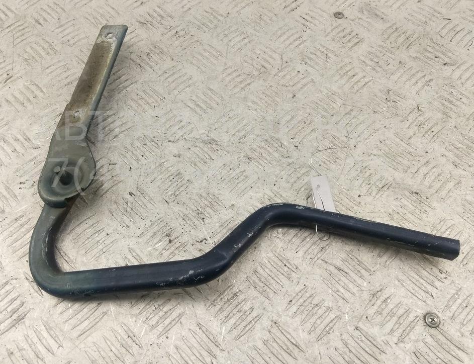 Петля капота правая