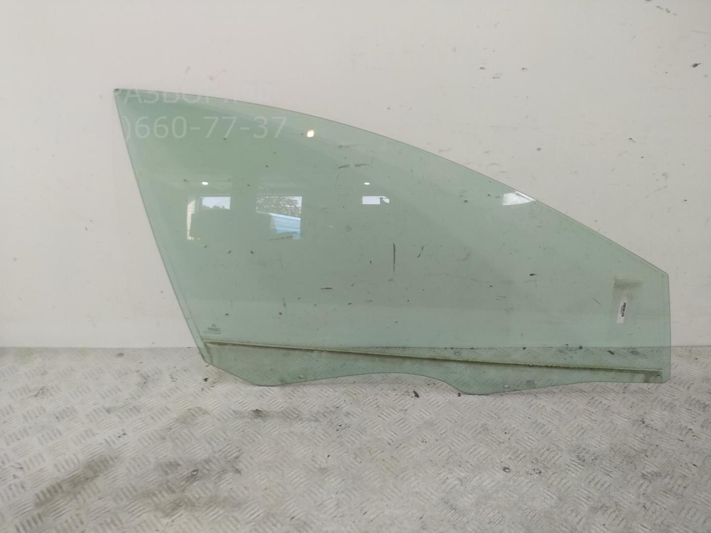 Стекло двери передней правой