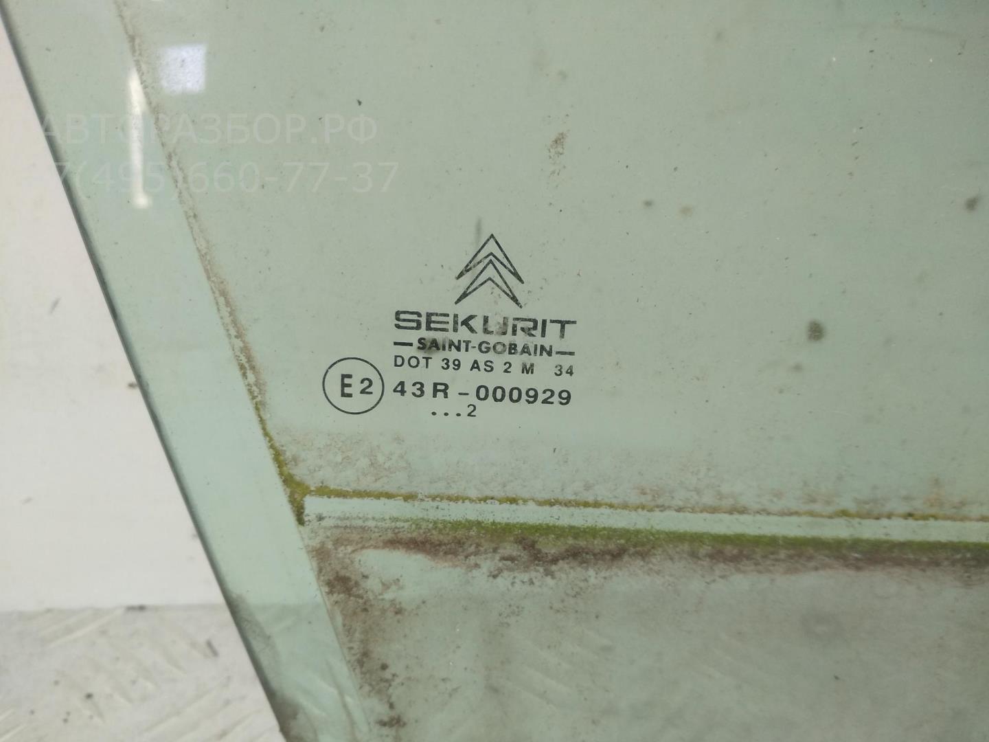 Стекло двери передней правой