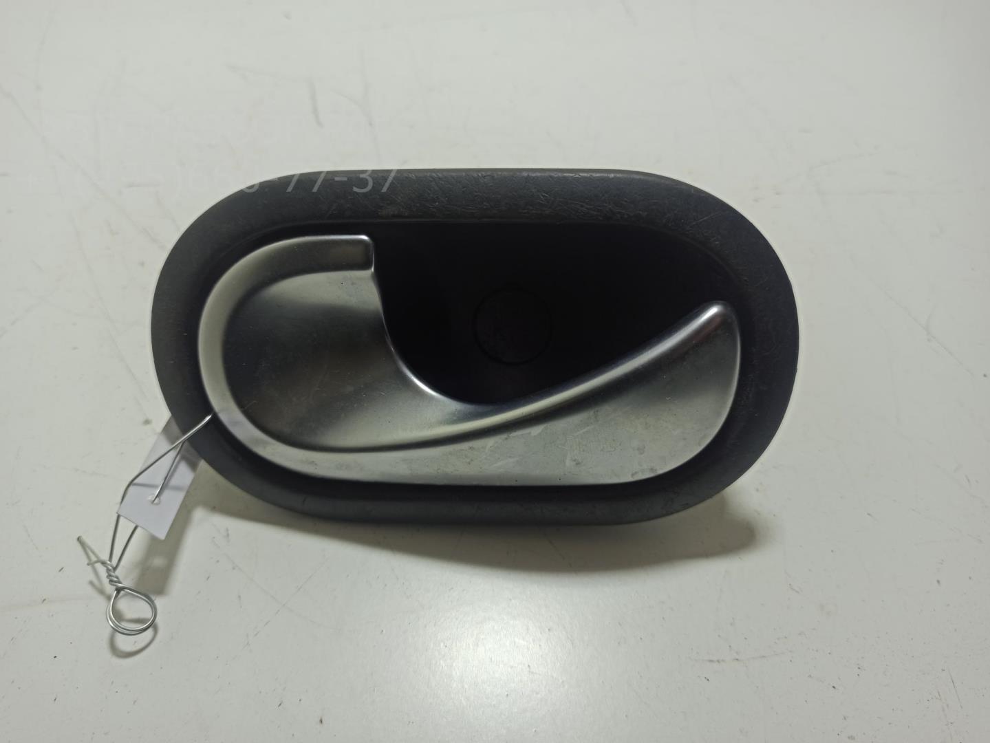 Ручка двери передней внутренняя левая