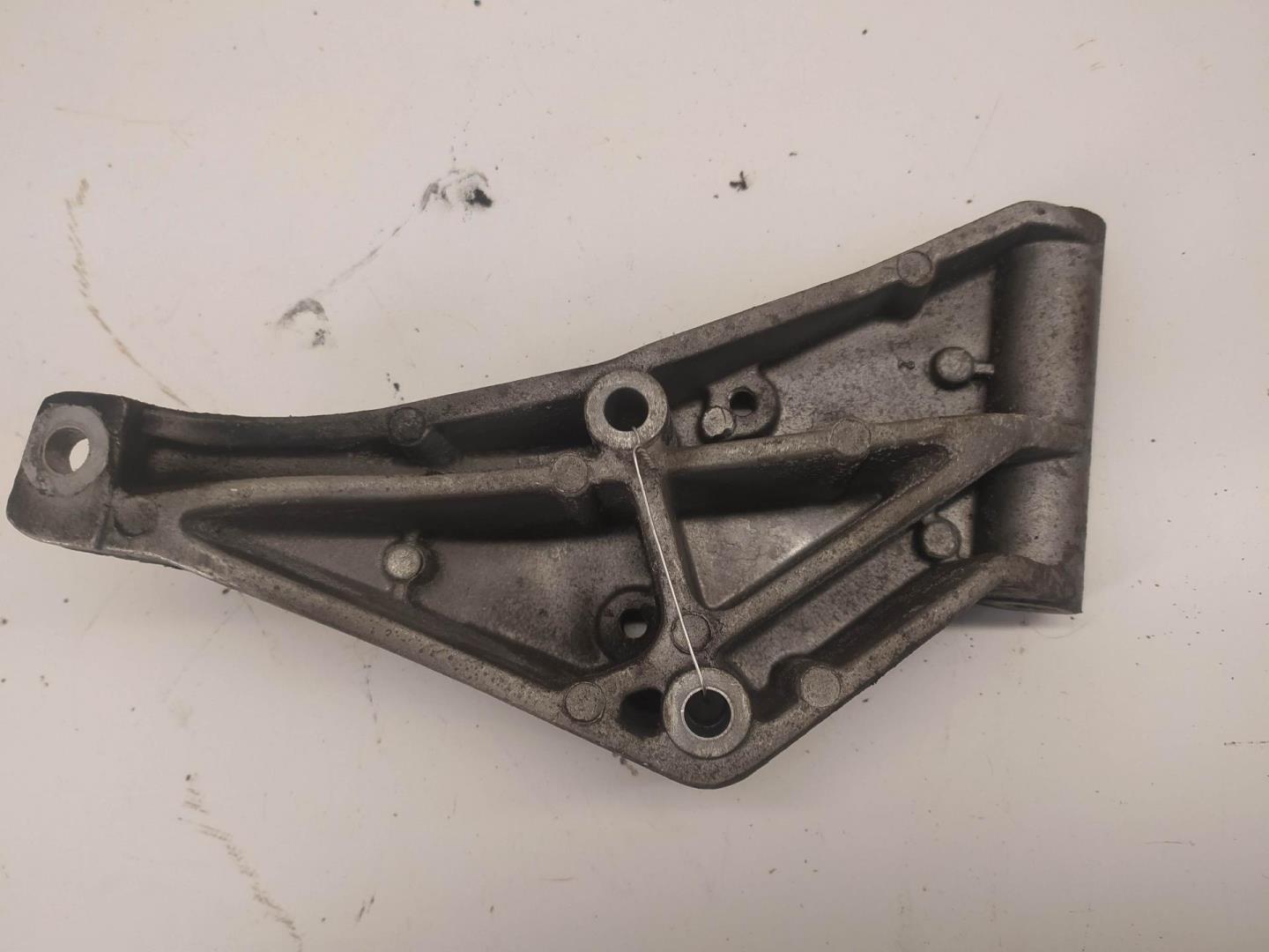 Кронштейн ГУР