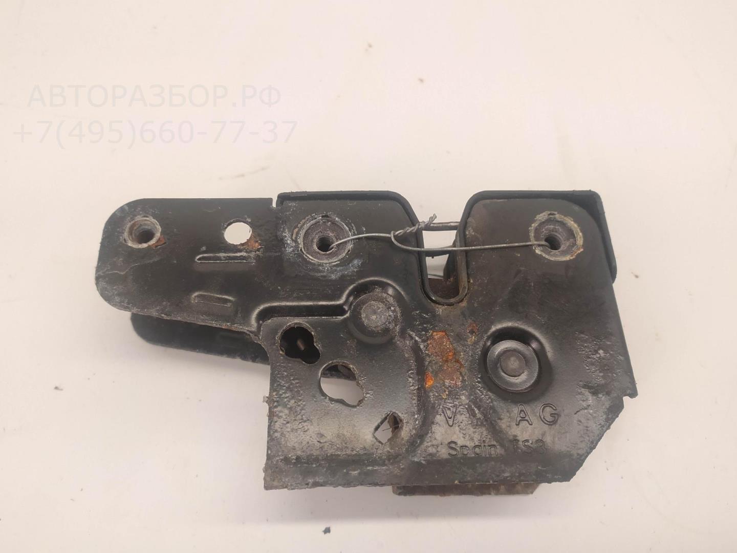 Замок капота