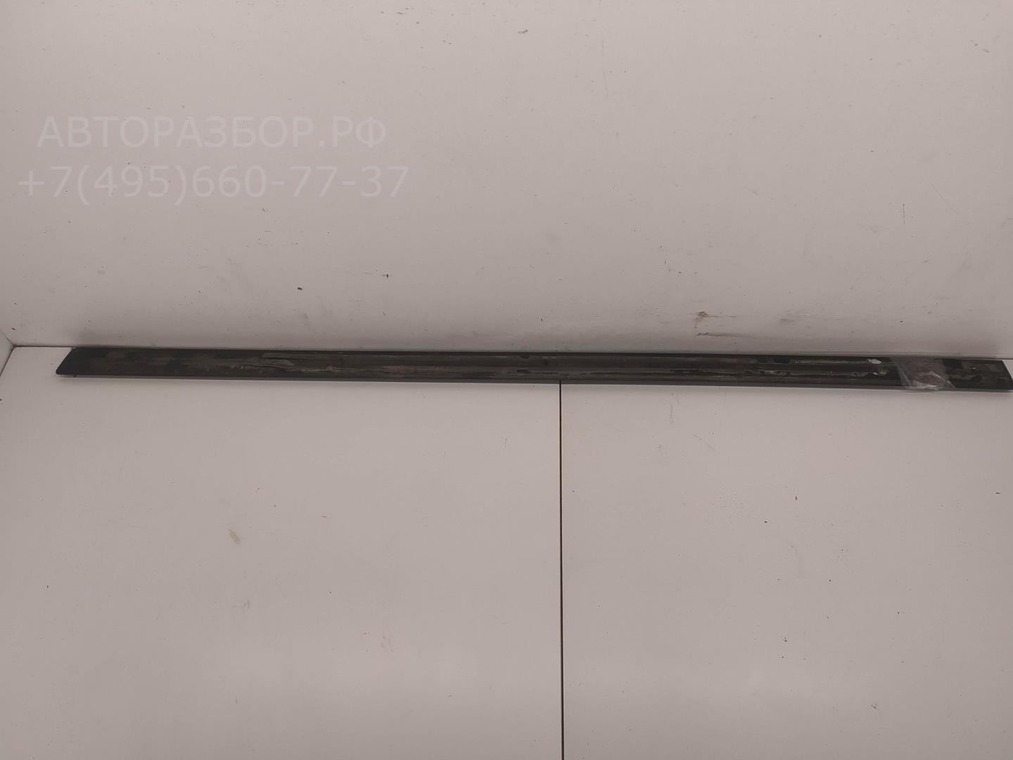 Молдинг двери передней левой