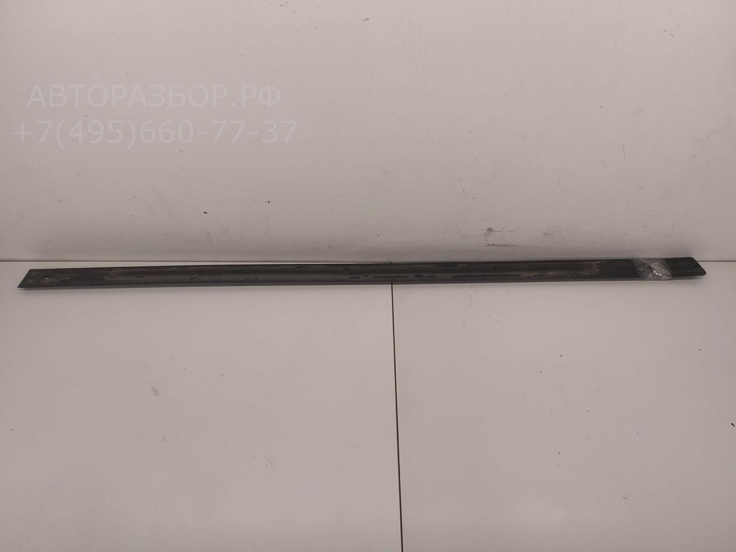 Накладка двери передней правой