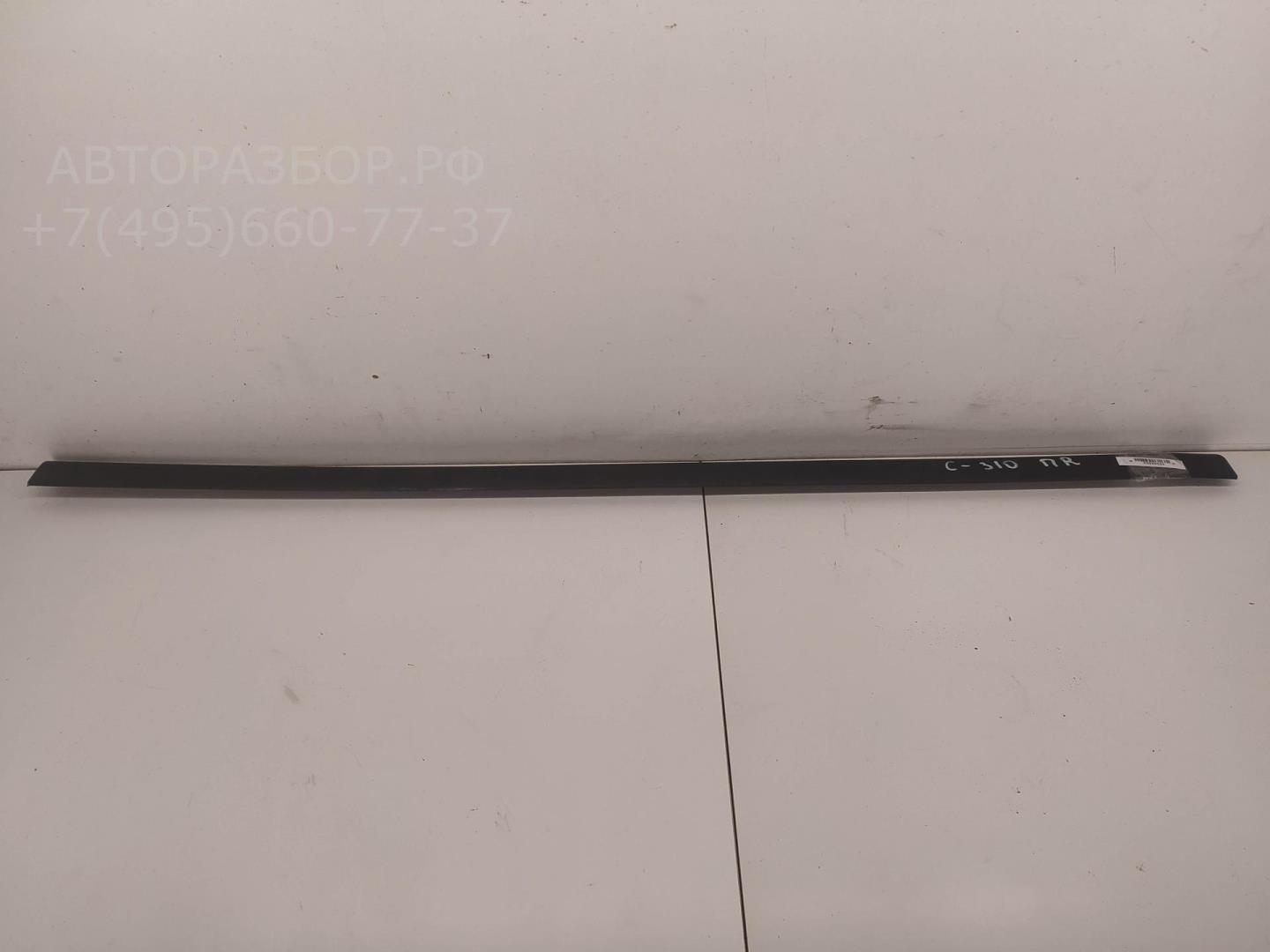 Накладка двери передней правой