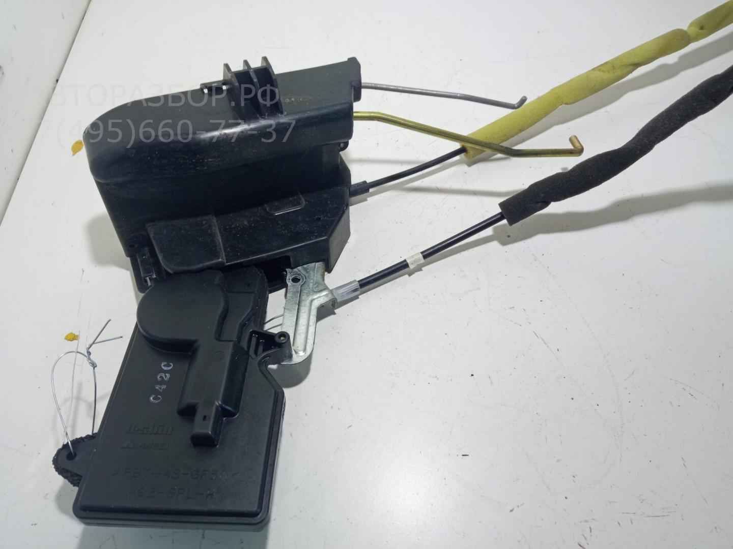 Замок двери передней правой