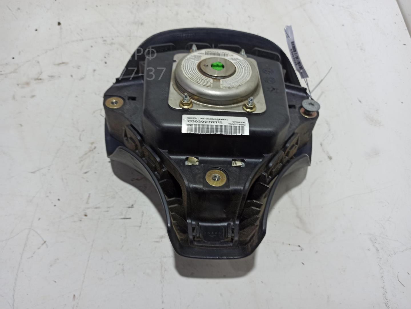 Подушка безопасности в рулевое колесо