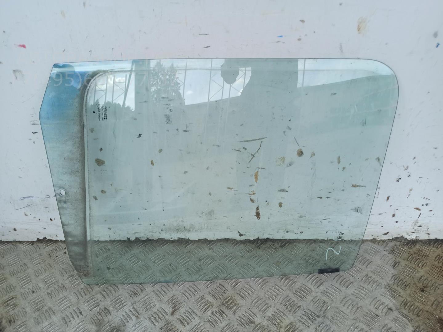 Стекло двери передней правой