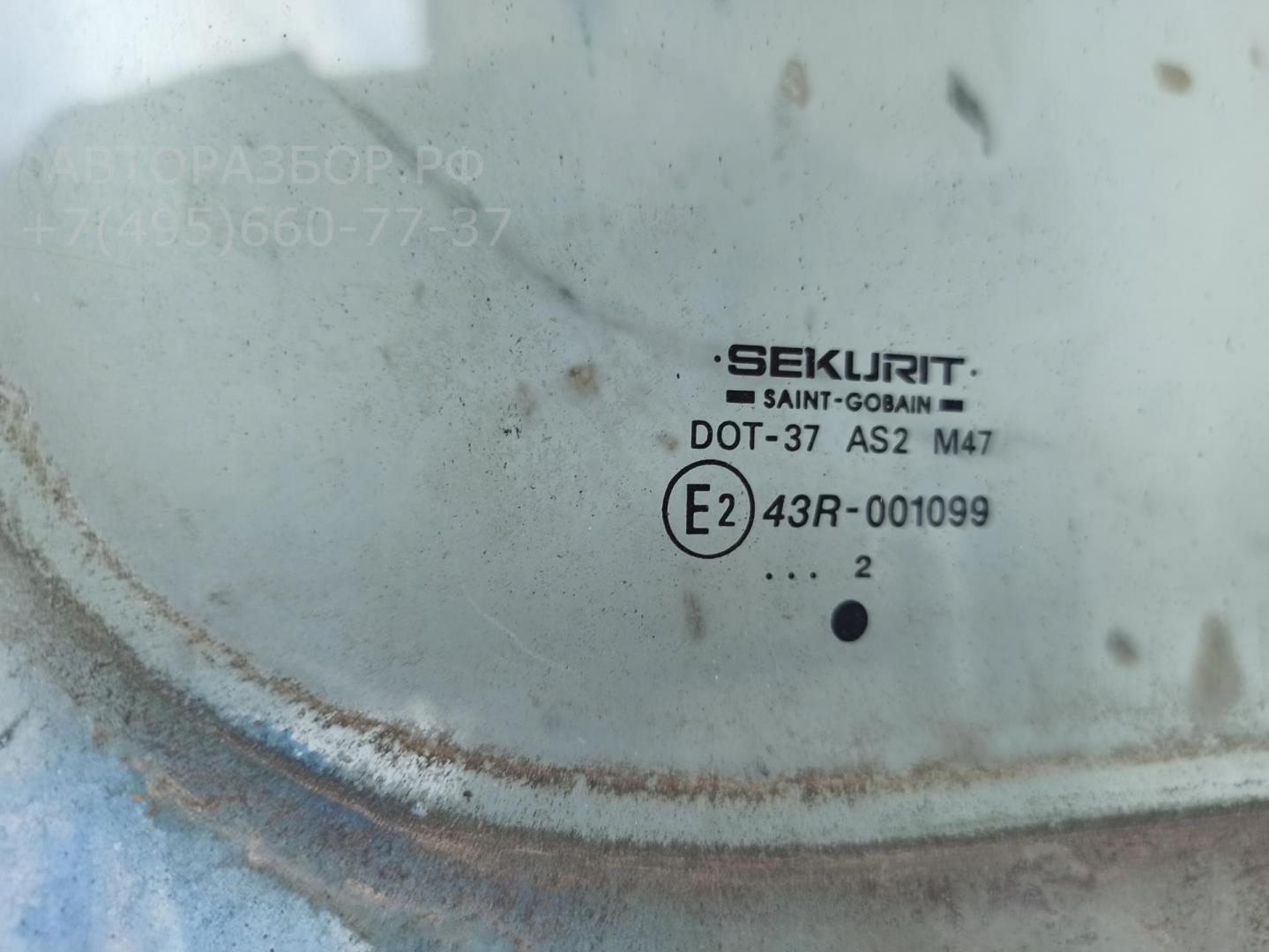 Стекло двери передней правой