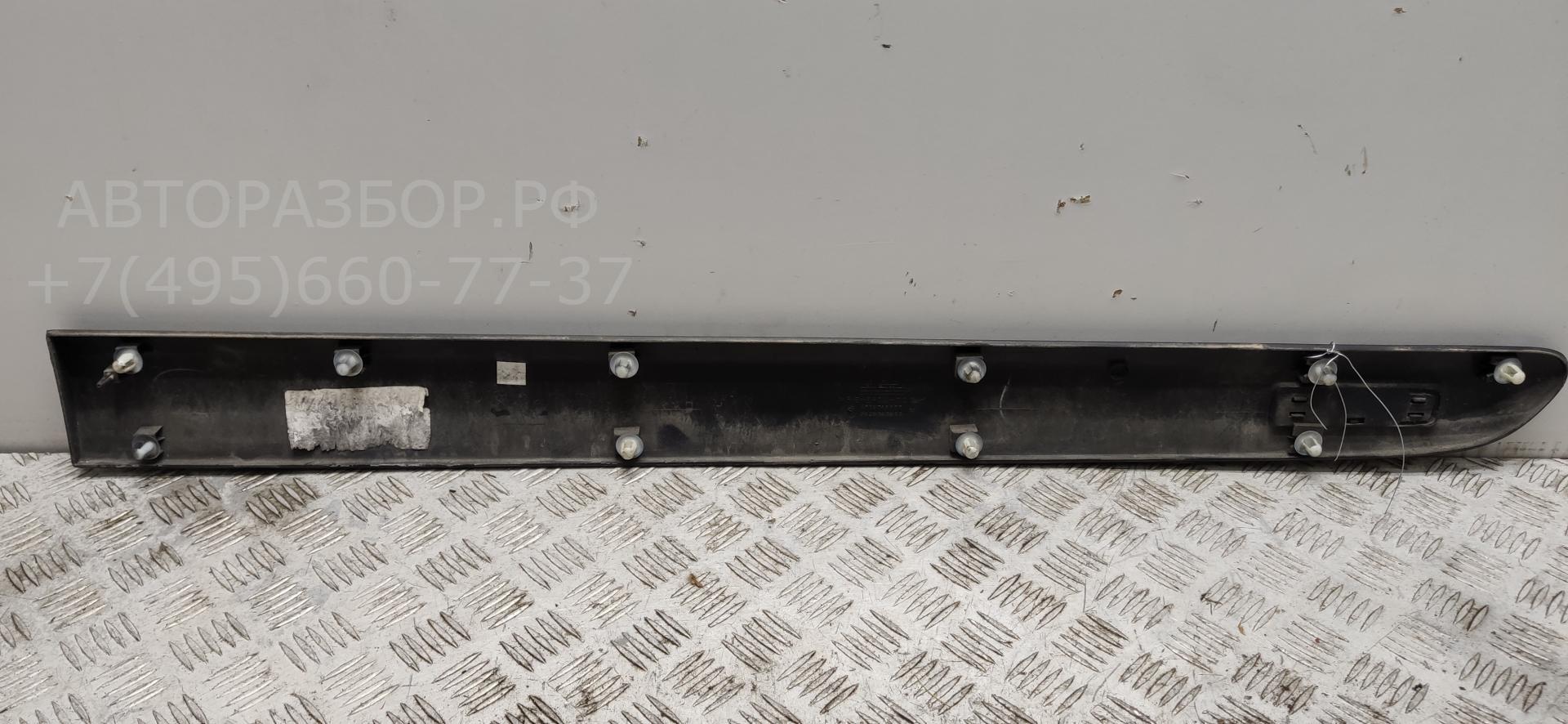 Молдинг двери передней левой