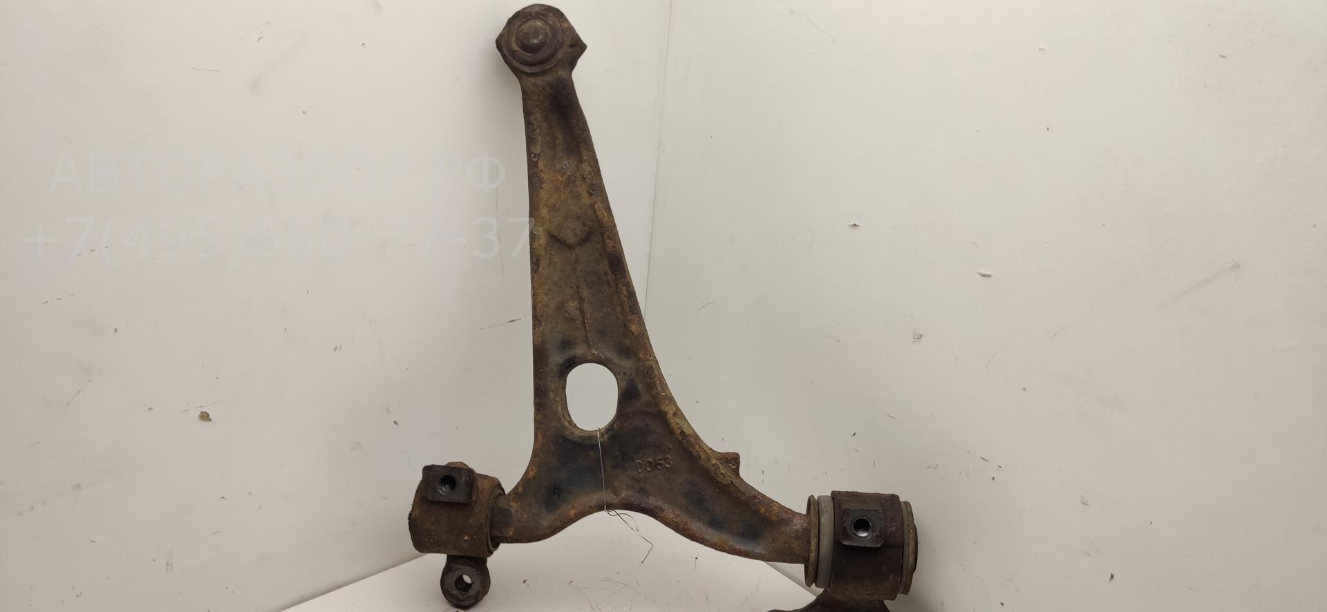 Рычаг передний левый