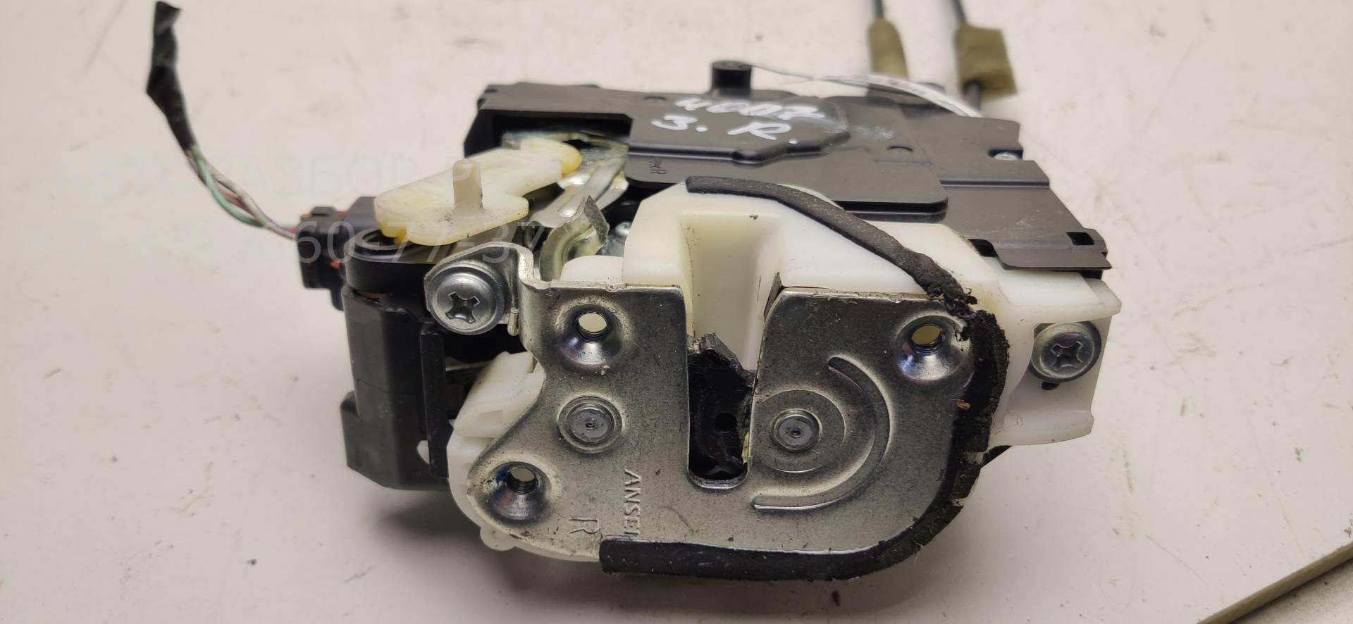 Замок двери задней правой